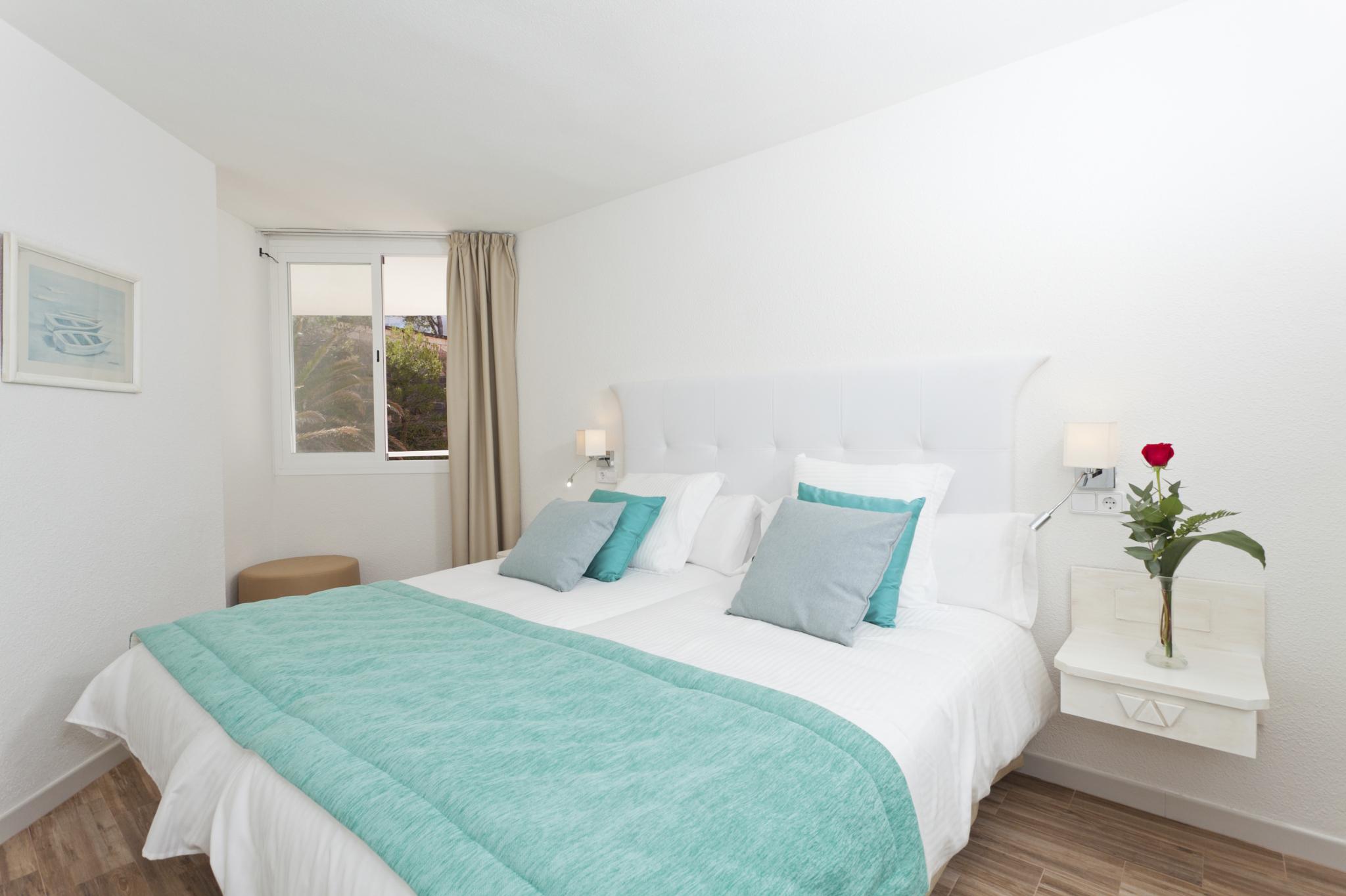FERGUS Style Cala Blanca Suites Santa Ponsa Esterno foto