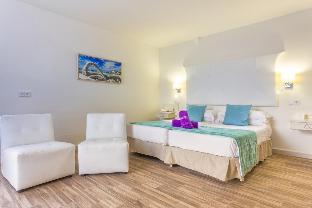 FERGUS Style Cala Blanca Suites Santa Ponsa Esterno foto